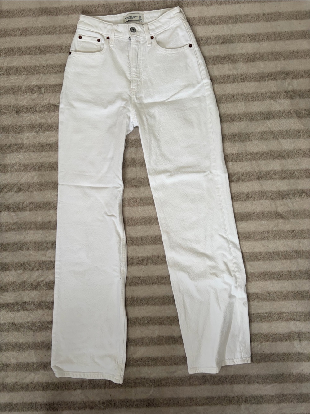 Abercrombie & Fitch White 90’s relaxed Jean high rise curve love size 24
